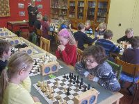 Im Schachzimmer spielen die Klassen 3 & 4.